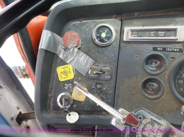 image for item L7477 1989 Ford L8000 dump truck