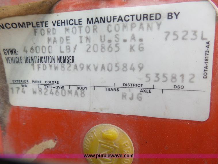 image for item L7477 1989 Ford L8000 dump truck