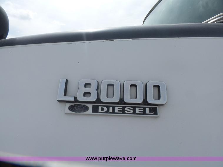 image for item L7477 1989 Ford L8000 dump truck