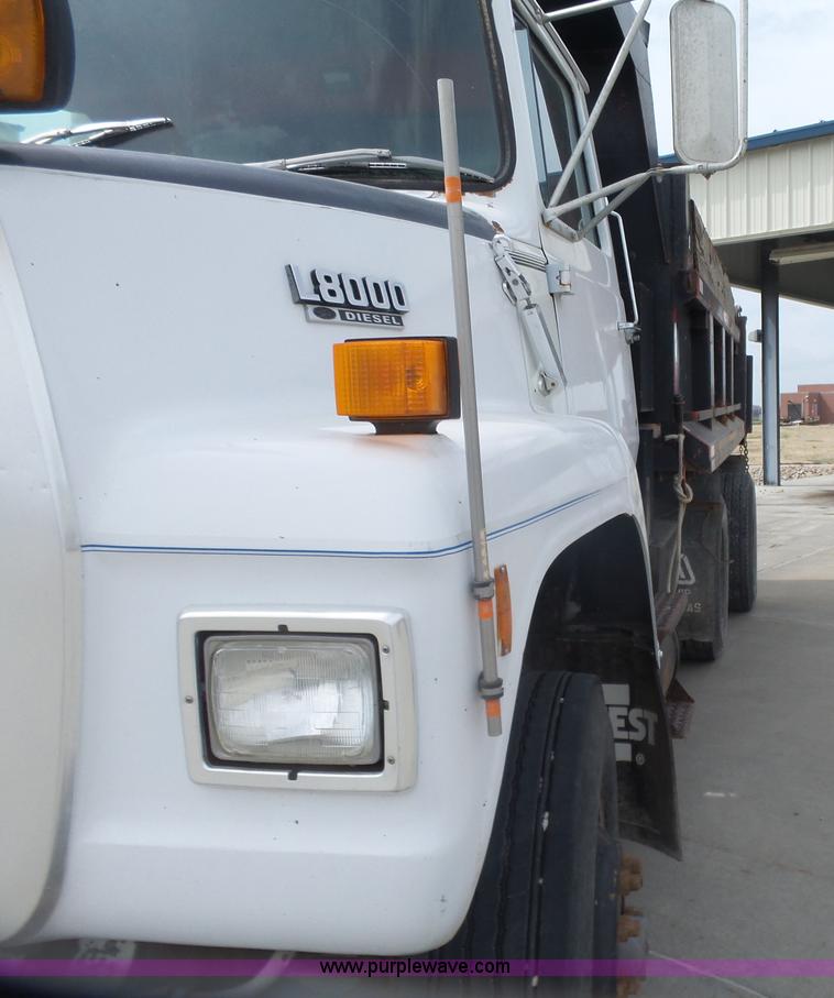 image for item L7477 1989 Ford L8000 dump truck