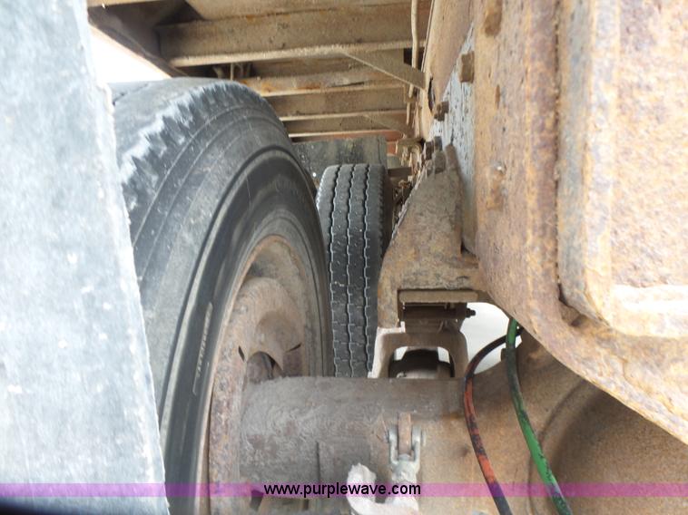 image for item L7477 1989 Ford L8000 dump truck