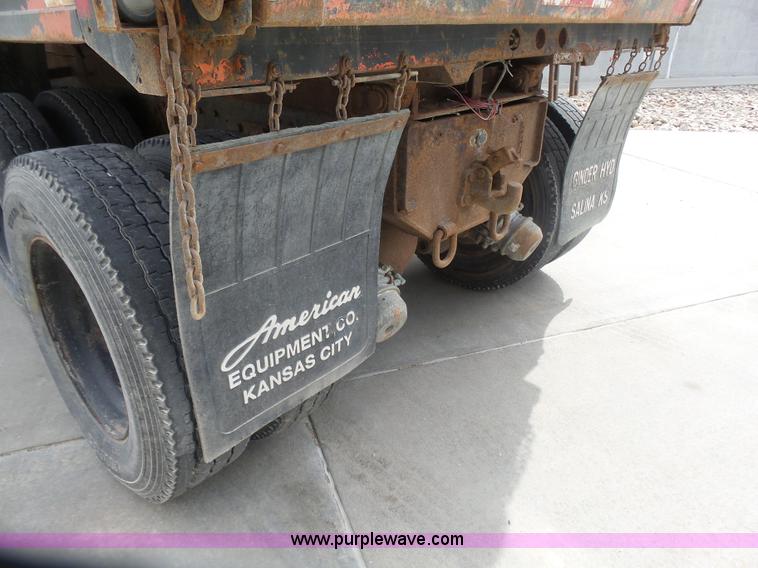 image for item L7477 1989 Ford L8000 dump truck