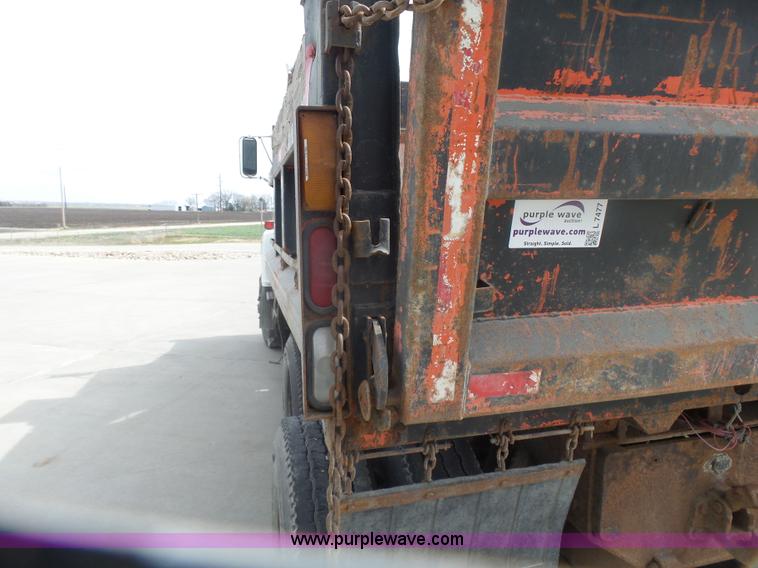 image for item L7477 1989 Ford L8000 dump truck