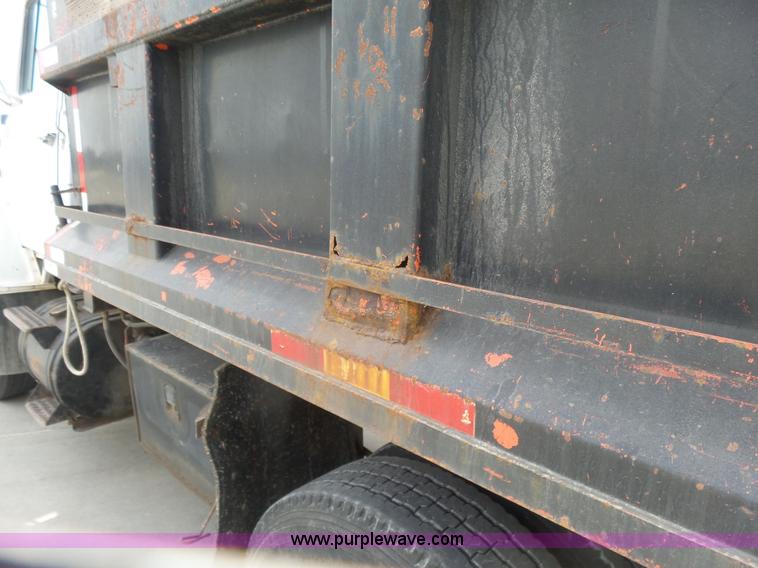 image for item L7477 1989 Ford L8000 dump truck