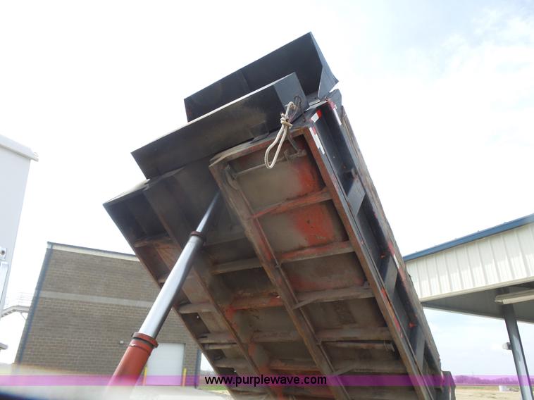 image for item L7477 1989 Ford L8000 dump truck