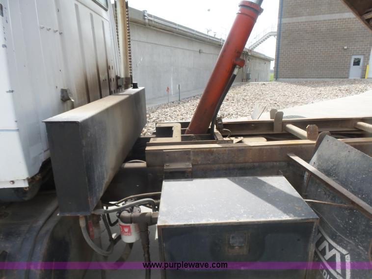 image for item L7477 1989 Ford L8000 dump truck