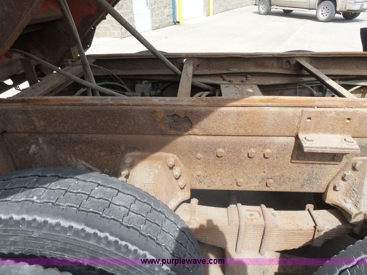 image for item L7477 1989 Ford L8000 dump truck