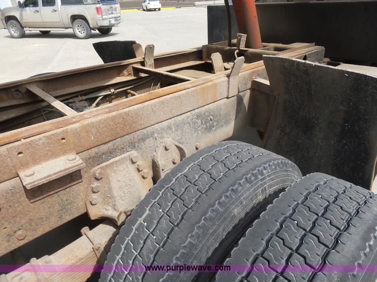 image for item L7477 1989 Ford L8000 dump truck