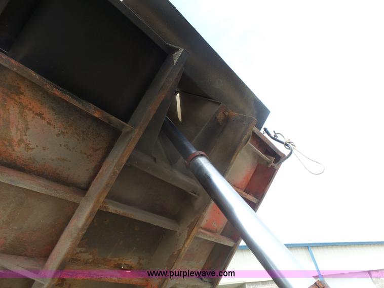 image for item L7477 1989 Ford L8000 dump truck