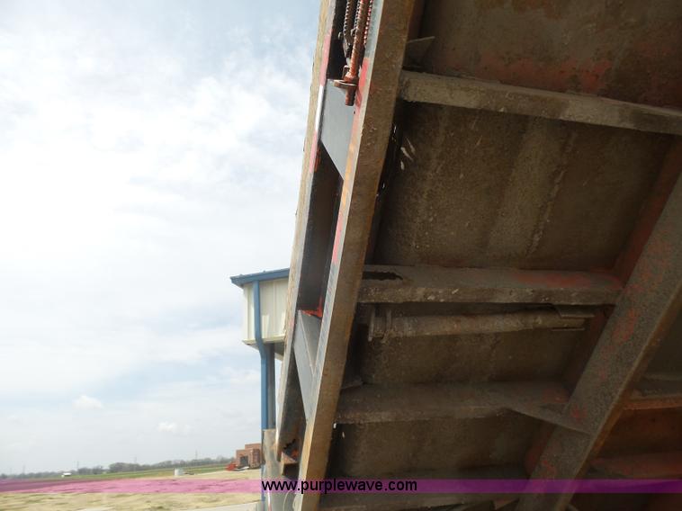 image for item L7477 1989 Ford L8000 dump truck