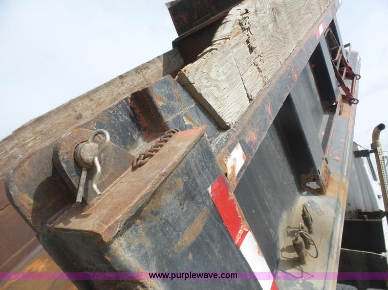 image for item L7477 1989 Ford L8000 dump truck