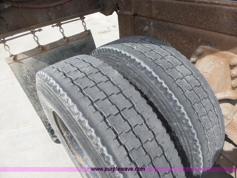 image for item L7477 1989 Ford L8000 dump truck