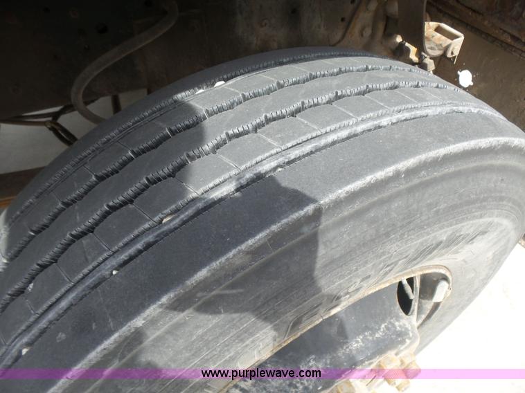 image for item L7477 1989 Ford L8000 dump truck