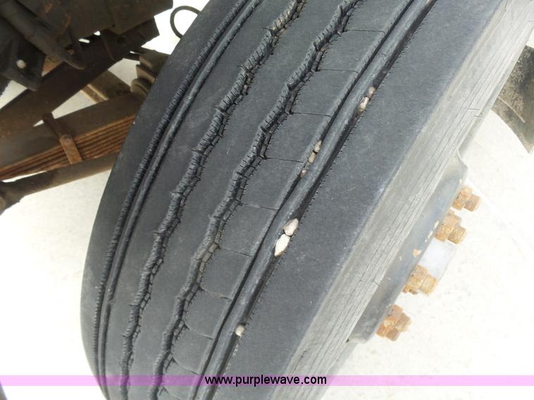 image for item L7477 1989 Ford L8000 dump truck