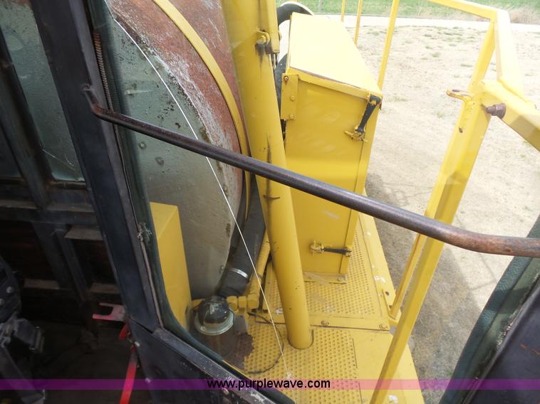 image for item L7478 1980 Big A self-propelled applicator