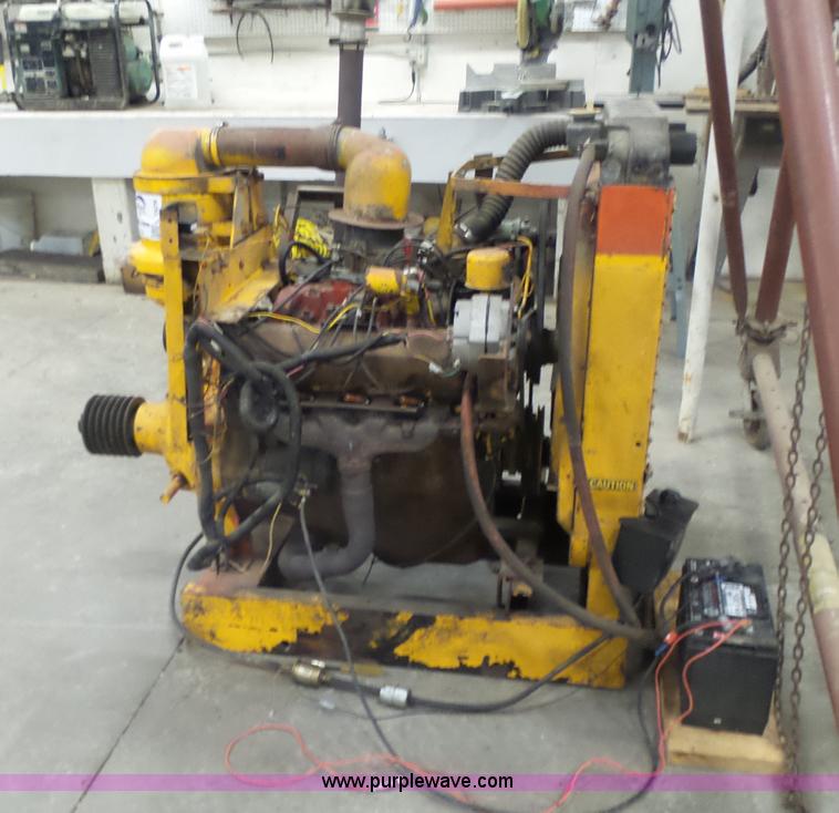 image for item L7479 International V8 gas engine