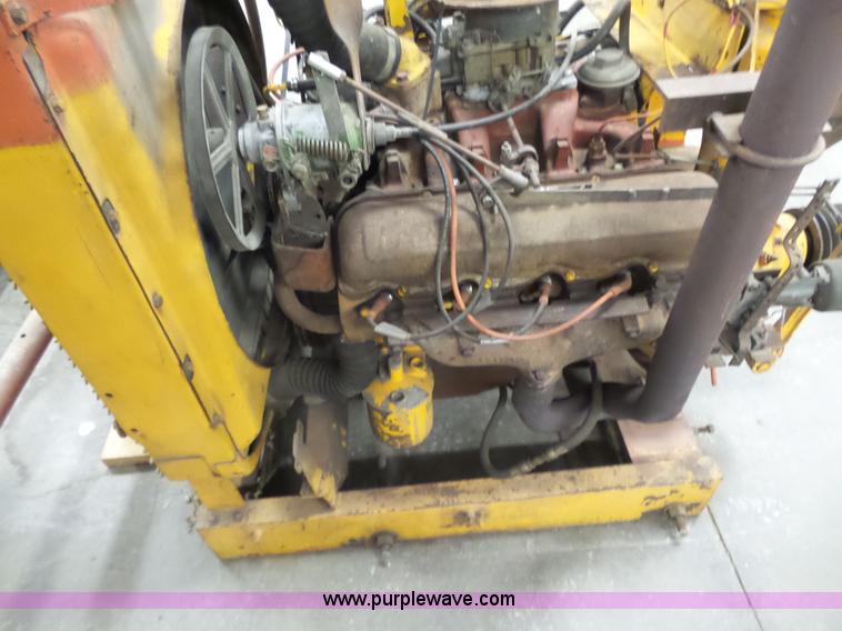 image for item L7479 International V8 gas engine