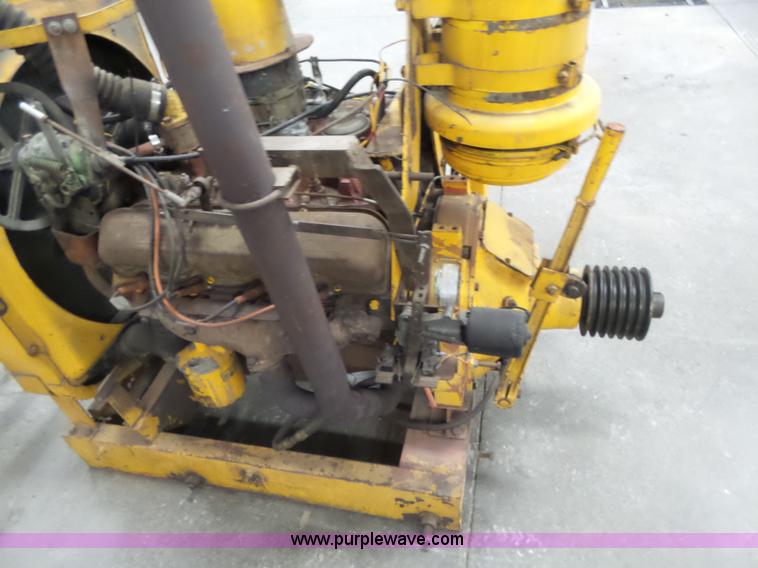 image for item L7479 International V8 gas engine