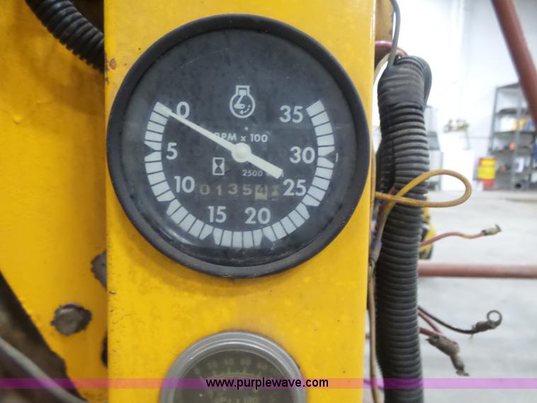 image for item L7479 International V8 gas engine