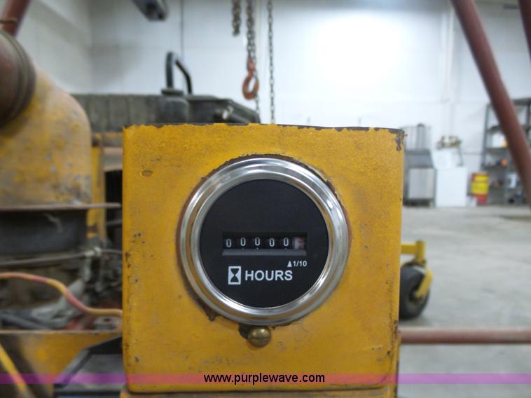 image for item L7479 International V8 gas engine