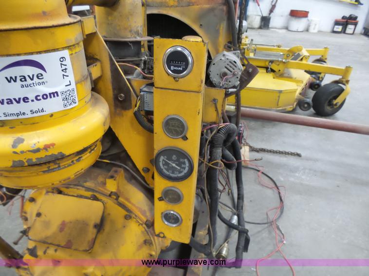 image for item L7479 International V8 gas engine