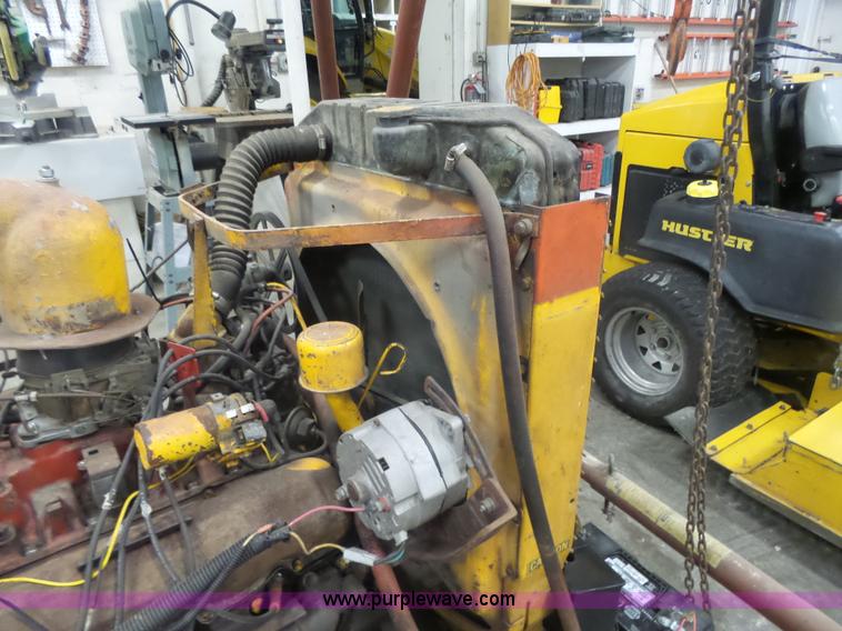 image for item L7479 International V8 gas engine