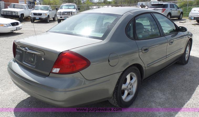 image for item N9452 2002 Ford Taurus SES