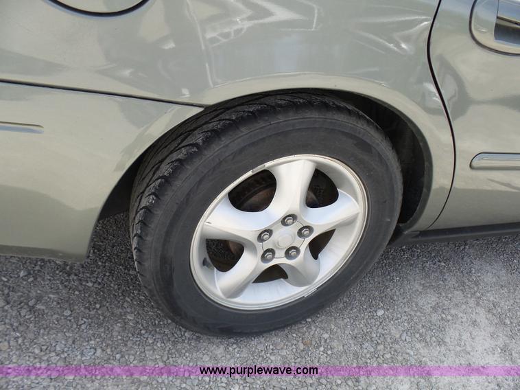image for item N9452 2002 Ford Taurus SES