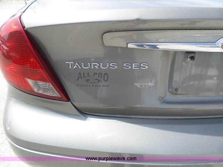 image for item N9452 2002 Ford Taurus SES