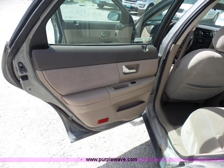 image for item N9452 2002 Ford Taurus SES