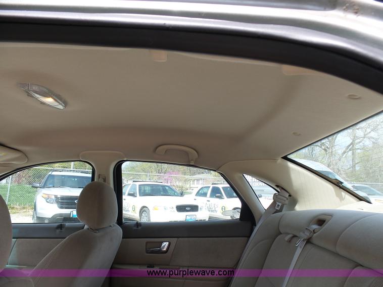 image for item N9452 2002 Ford Taurus SES