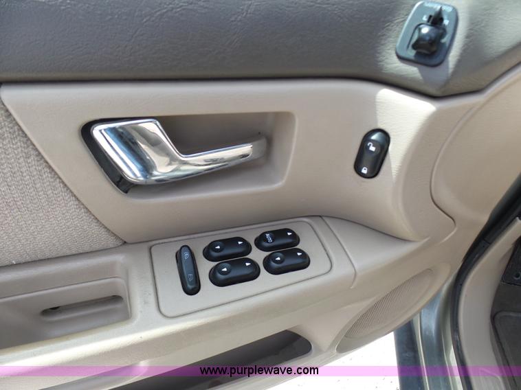 image for item N9452 2002 Ford Taurus SES
