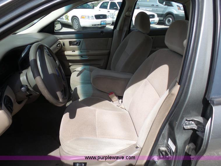 image for item N9452 2002 Ford Taurus SES
