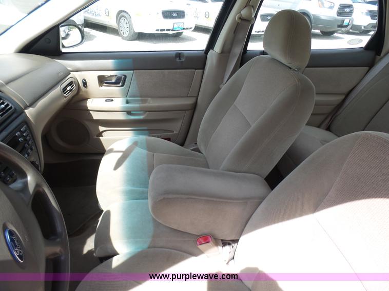 image for item N9452 2002 Ford Taurus SES