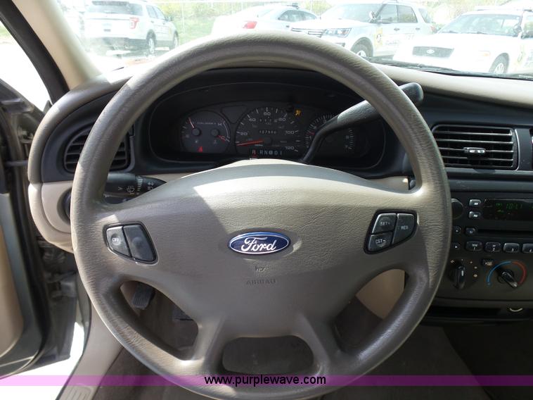 image for item N9452 2002 Ford Taurus SES