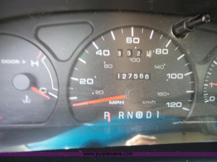 image for item N9452 2002 Ford Taurus SES