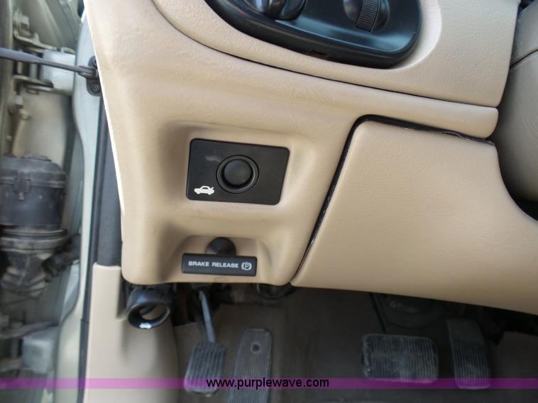 image for item N9452 2002 Ford Taurus SES