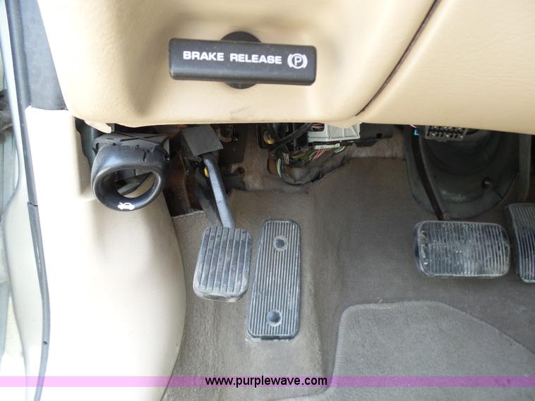image for item N9452 2002 Ford Taurus SES