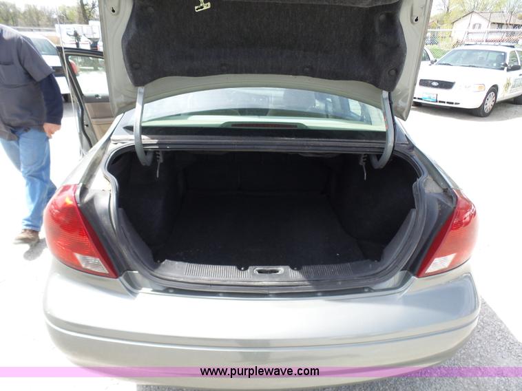 image for item N9452 2002 Ford Taurus SES