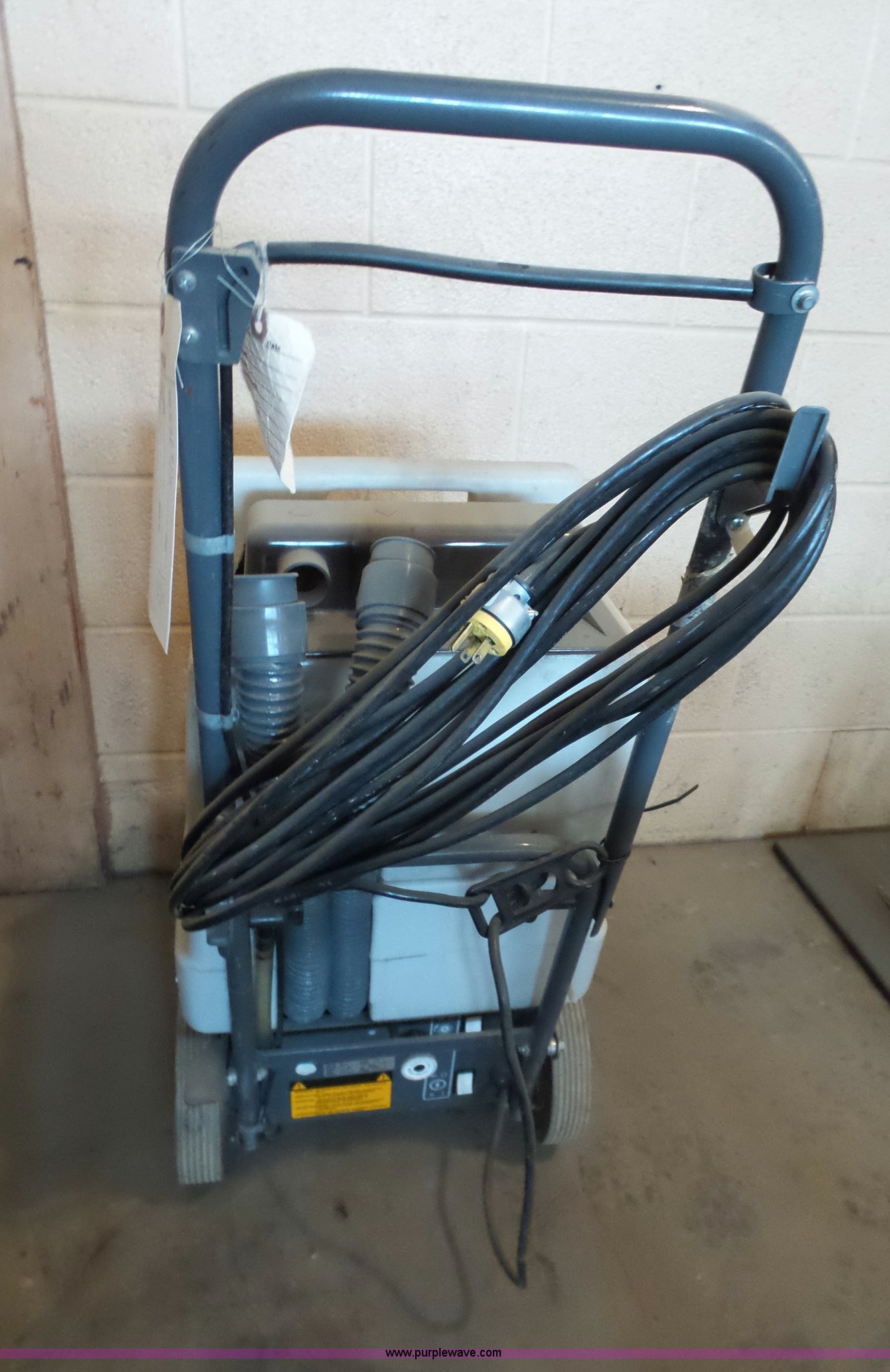 (3) assorted carpet extractors in Holton, KS Item BE9867 sold Purple Wave