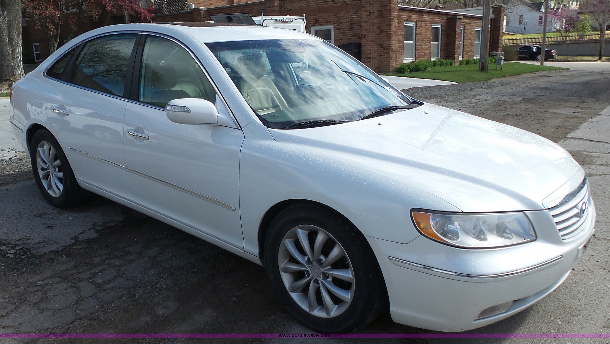 2008 Hyundai Azera Limited in Marysville, KS Item J5000 sold Purple