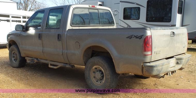 image for item AQ9724 2002 Ford F250 Super Duty Crew Cab pickup truck