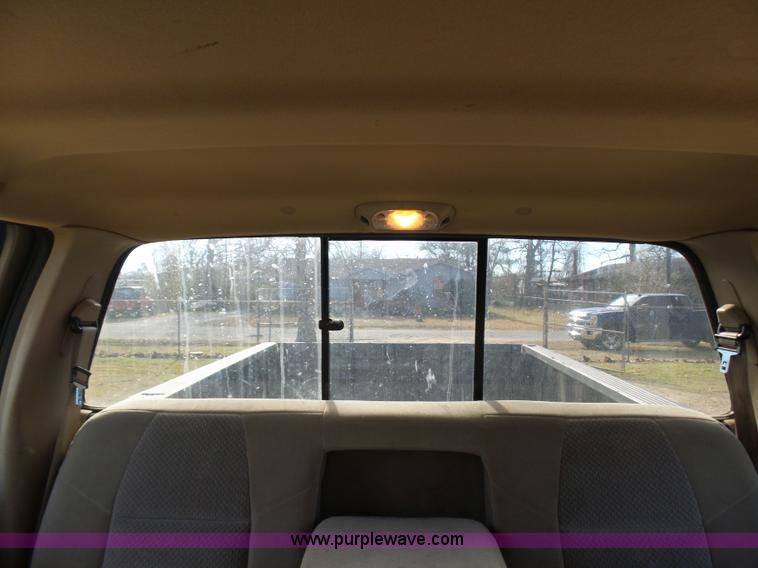 image for item AQ9724 2002 Ford F250 Super Duty Crew Cab pickup truck