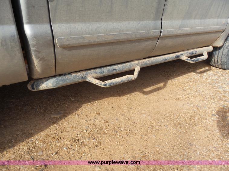 image for item AQ9724 2002 Ford F250 Super Duty Crew Cab pickup truck