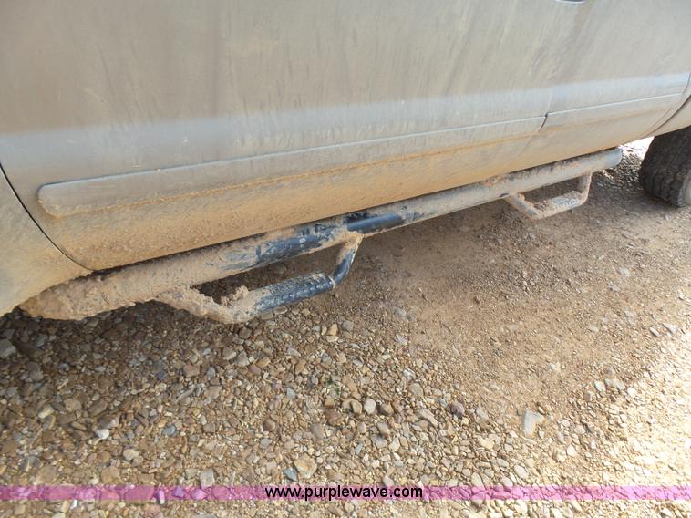 image for item AQ9724 2002 Ford F250 Super Duty Crew Cab pickup truck