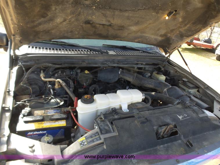 image for item AQ9724 2002 Ford F250 Super Duty Crew Cab pickup truck