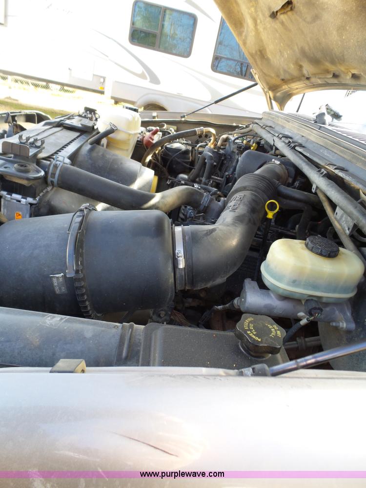 image for item AQ9724 2002 Ford F250 Super Duty Crew Cab pickup truck