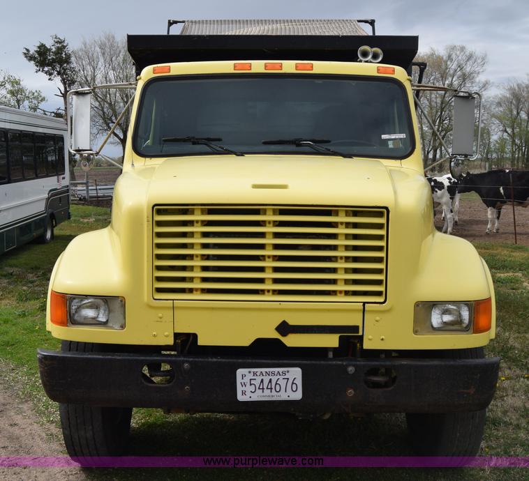 image for item BF9972 1995 International 4900 dump truck