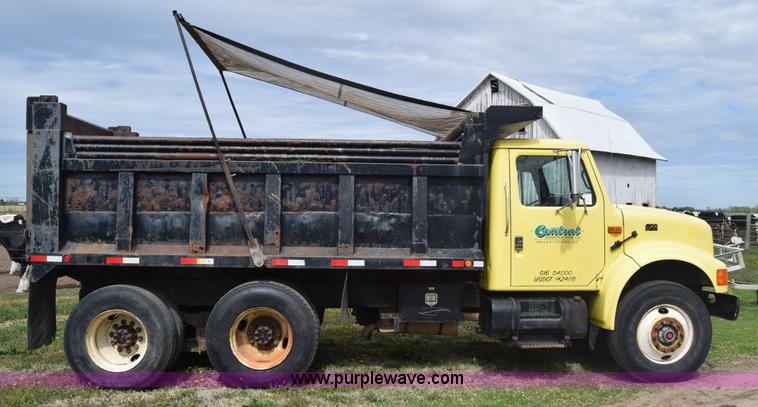 image for item BF9972 1995 International 4900 dump truck