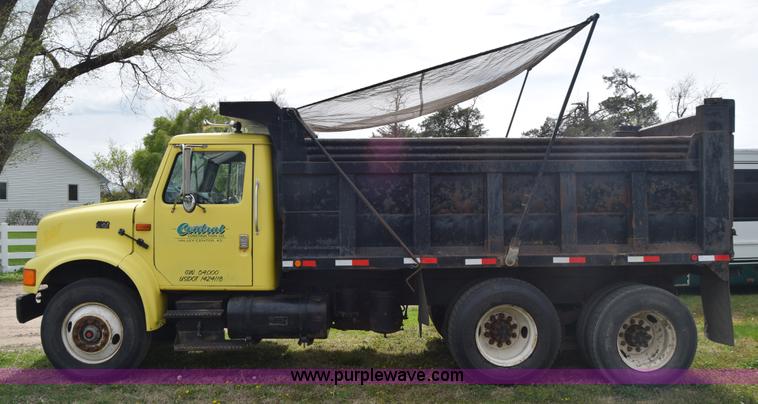 image for item BF9972 1995 International 4900 dump truck